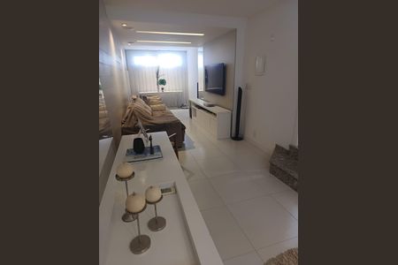 Casa para alugar com 3 quartos, 350m² em Camboinhas, Niterói