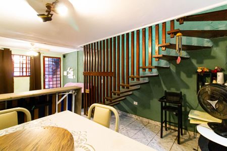 Casa à venda com 190m², 4 quartos e 1 vaga Casa à venda com 190m², 4 quartos e 1 vagaSala