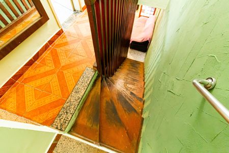 Casa à venda com 190m², 4 quartos e 1 vaga Casa à venda com 190m², 4 quartos e 1 vagaEscada