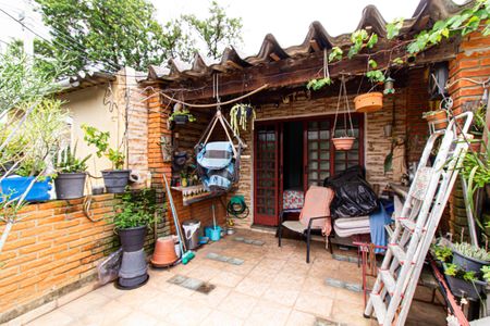 Casa à venda com 190m², 4 quartos e 1 vaga Casa à venda com 190m², 4 quartos e 1 vagaVaranda