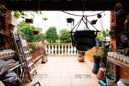 Casa à venda com 190m², 4 quartos e 1 vaga Casa à venda com 190m², 4 quartos e 1 vagaVaranda