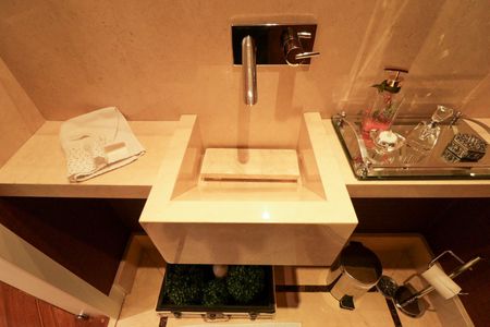 Apartamento à venda com 231m², 5 quartos e 4 vagas Apartamento à venda com 231m², 5 quartos e 4 vagasLavabo