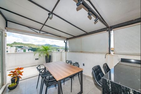Apartamento à venda com 110m², 2 quartos e 2 vagas Apartamento à venda com 110m², 2 quartos e 2 vagasVaranda