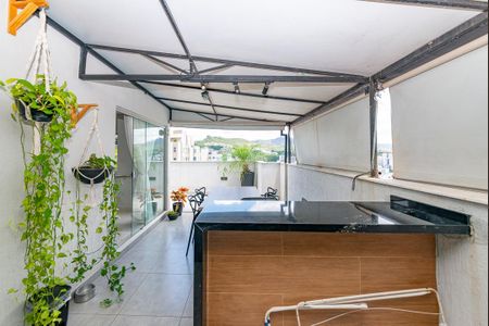 Apartamento à venda com 110m², 2 quartos e 2 vagas Apartamento à venda com 110m², 2 quartos e 2 vagasVaranda