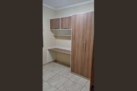 Casa para alugar com 4 quartos, 220m² em Jardim Maria Augusta, Taubaté