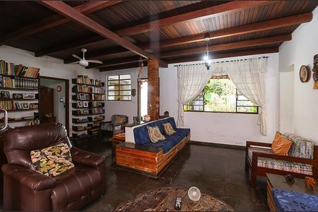 Sala  de casa à venda com 4 quartos, 173m² em Sagrada Família, Belo Horizonte