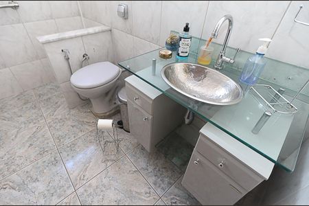 Casa à venda com 173m², 4 quartos e 2 vagas Casa à venda com 173m², 4 quartos e 2 vagasBanheiro da Suíte 1