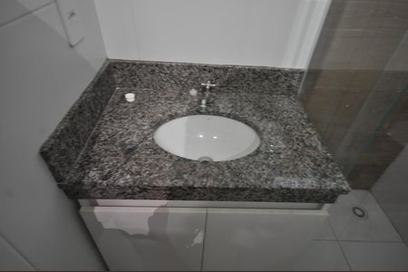 Banheiro de apartamento para alugar com 1 quarto, 35m² em Vila Constança, São Paulo