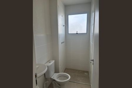 Banheiro de apartamento para alugar com 2 quartos, 42m² em Campo Grande, Rio de Janeiro