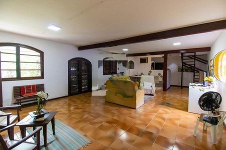 Casa à venda com 4 quartos, 290m² em Itaipu, Niterói