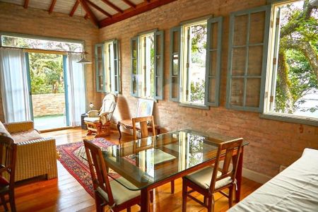 Casa à venda com 10 quartos, 600m² em Jardim Cordeiro, São Paulo