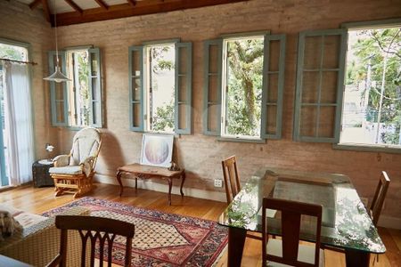 Casa à venda com 10 quartos, 600m² em Jardim Cordeiro, São Paulo