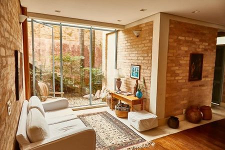 Casa à venda com 10 quartos, 600m² em Jardim Cordeiro, São Paulo