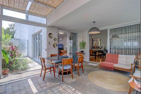 Casa à venda com 4 quartos, 587m² em Jardim Cordeiro, São Paulo