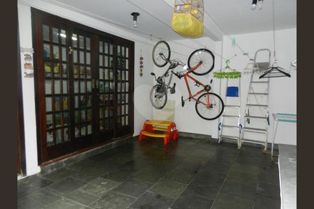 Casa à venda com 240m², 3 quartos e 2 vagas