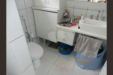 Casa à venda com 240m², 3 quartos e 2 vagas