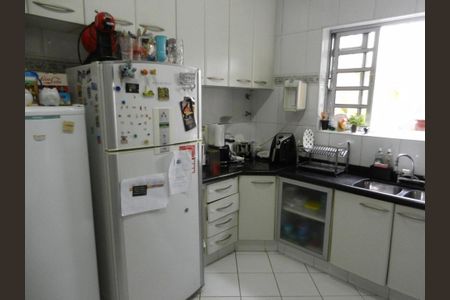 Casa à venda com 240m², 3 quartos e 2 vagas