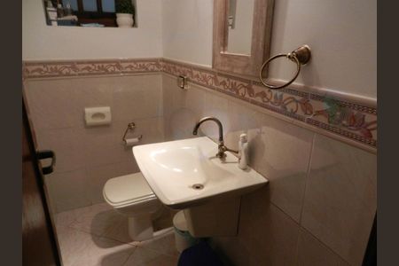 Casa à venda com 240m², 3 quartos e 2 vagas