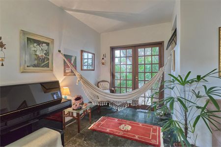 Casa à venda com 4 quartos, 273m² em Granja Julieta, São Paulo