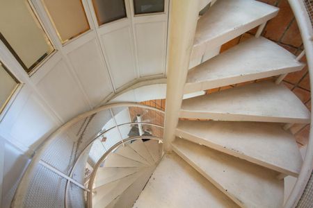 Apartamento à venda com 100m², 2 quartos e 1 vagaEscada