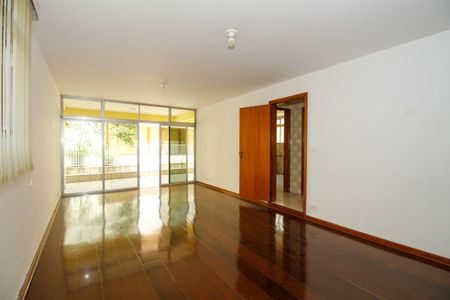 Casa para alugar com 600m², 4 quartos e 6 vagas Casa para alugar com 600m², 4 quartos e 6 vagasSala de Jantar