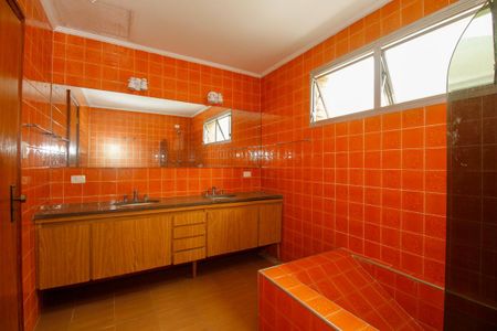 Casa para alugar com 600m², 4 quartos e 6 vagas Casa para alugar com 600m², 4 quartos e 6 vagasBanheiro da Suíte 2