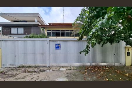 Casa para alugar com 600m², 4 quartos e 6 vagas Casa para alugar com 600m², 4 quartos e 6 vagasFachada da Casa