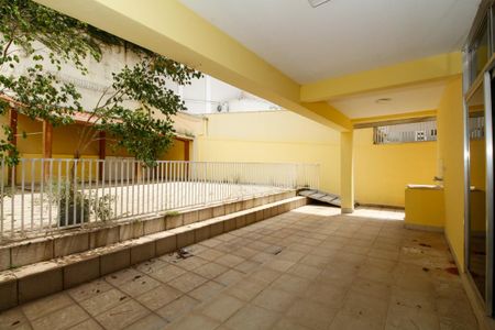 Casa para alugar com 600m², 4 quartos e 6 vagas Casa para alugar com 600m², 4 quartos e 6 vagasQuintal