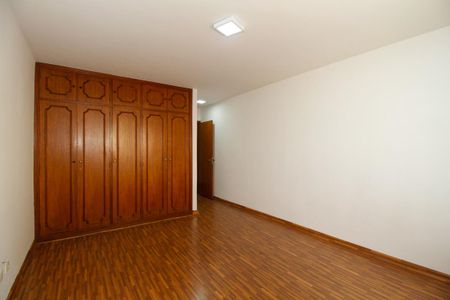 Casa para alugar com 600m², 4 quartos e 6 vagas Casa para alugar com 600m², 4 quartos e 6 vagasSuíte 3