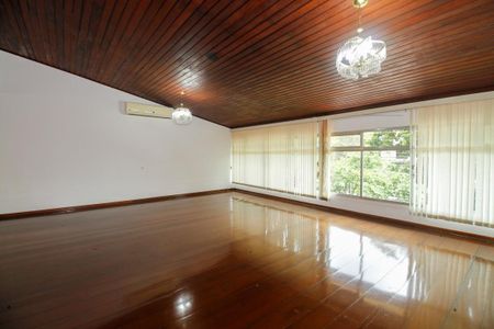 Casa para alugar com 600m², 4 quartos e 6 vagas Casa para alugar com 600m², 4 quartos e 6 vagasSala de Estar em L