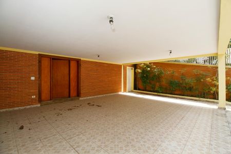 Casa para alugar com 600m², 4 quartos e 6 vagas Casa para alugar com 600m², 4 quartos e 6 vagasEntrada da Casa