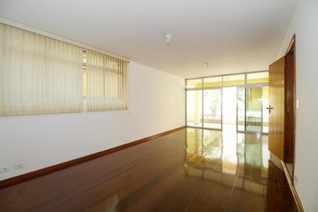 Casa para alugar com 600m², 4 quartos e 6 vagas Casa para alugar com 600m², 4 quartos e 6 vagasSala de Jantar