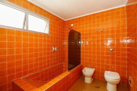 Casa para alugar com 600m², 4 quartos e 6 vagas Casa para alugar com 600m², 4 quartos e 6 vagasBanheiro da Suíte 2