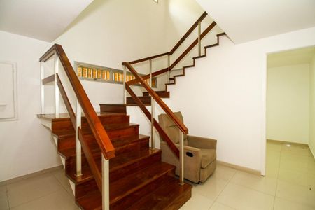 Casa para alugar com 600m², 4 quartos e 6 vagas Casa para alugar com 600m², 4 quartos e 6 vagasHall de Entrada