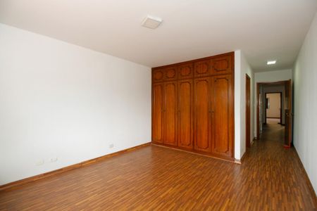 Casa para alugar com 600m², 4 quartos e 6 vagas Casa para alugar com 600m², 4 quartos e 6 vagasSuíte 1