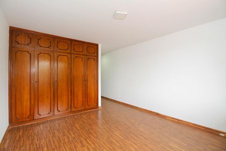 Casa para alugar com 600m², 4 quartos e 6 vagas Casa para alugar com 600m², 4 quartos e 6 vagasSuíte 1