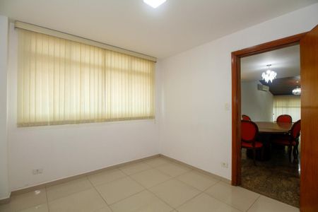 Casa para alugar com 600m², 4 quartos e 6 vagas Casa para alugar com 600m², 4 quartos e 6 vagasCopa