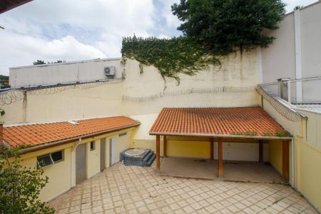 Casa para alugar com 600m², 4 quartos e 6 vagas Casa para alugar com 600m², 4 quartos e 6 vagasVista da Suíte 3