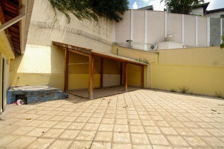 Casa para alugar com 600m², 4 quartos e 6 vagas Casa para alugar com 600m², 4 quartos e 6 vagasQuintal