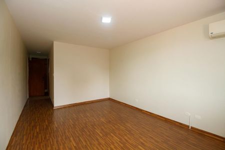 Casa para alugar com 600m², 4 quartos e 6 vagas Casa para alugar com 600m², 4 quartos e 6 vagasSuíte 2