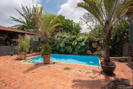 Casa à venda com 230m², 4 quartos e 3 vagasPiscina