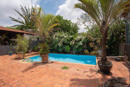 Casa à venda com 230m², 4 quartos e 3 vagasPiscina