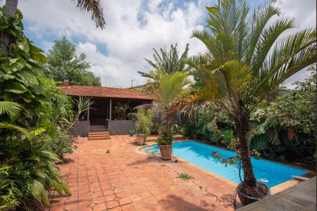 Casa à venda com 230m², 4 quartos e 3 vagasPiscina