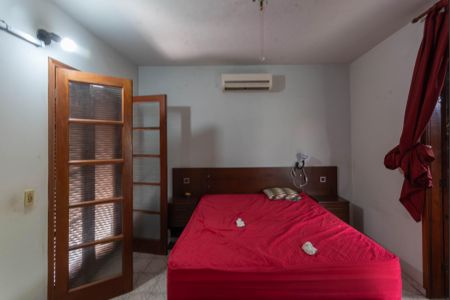 Casa à venda com 230m², 4 quartos e 3 vagasSuíte