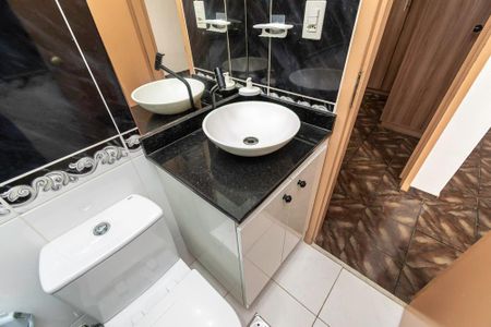 Apartamento à venda com 46m², 2 quartos e 1 vaga Apartamento à venda com 46m², 2 quartos e 1 vagaBanheiro