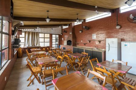 Apartamento à venda com 46m², 2 quartos e 1 vaga Apartamento à venda com 46m², 2 quartos e 1 vagaÁrea comum - Salão de festas