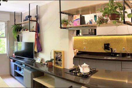 Cozinha de apartamento à venda com 2 quartos, 56m² em Menino Deus, Porto Alegre