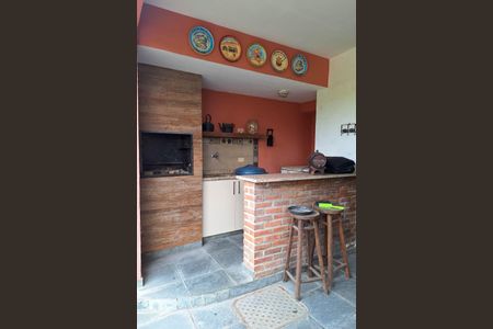 Casa de condomínio à venda com 221m², 3 quartos e 3 vagas Casa de condomínio à venda com 221m², 3 quartos e 3 vagasQuintal