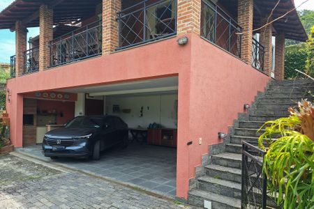 Casa de condomínio à venda com 221m², 3 quartos e 3 vagas Casa de condomínio à venda com 221m², 3 quartos e 3 vagasQuintal