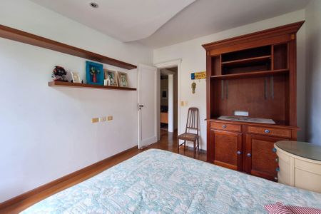 Casa de condomínio à venda com 221m², 3 quartos e 3 vagas Casa de condomínio à venda com 221m², 3 quartos e 3 vagasQuarto 2